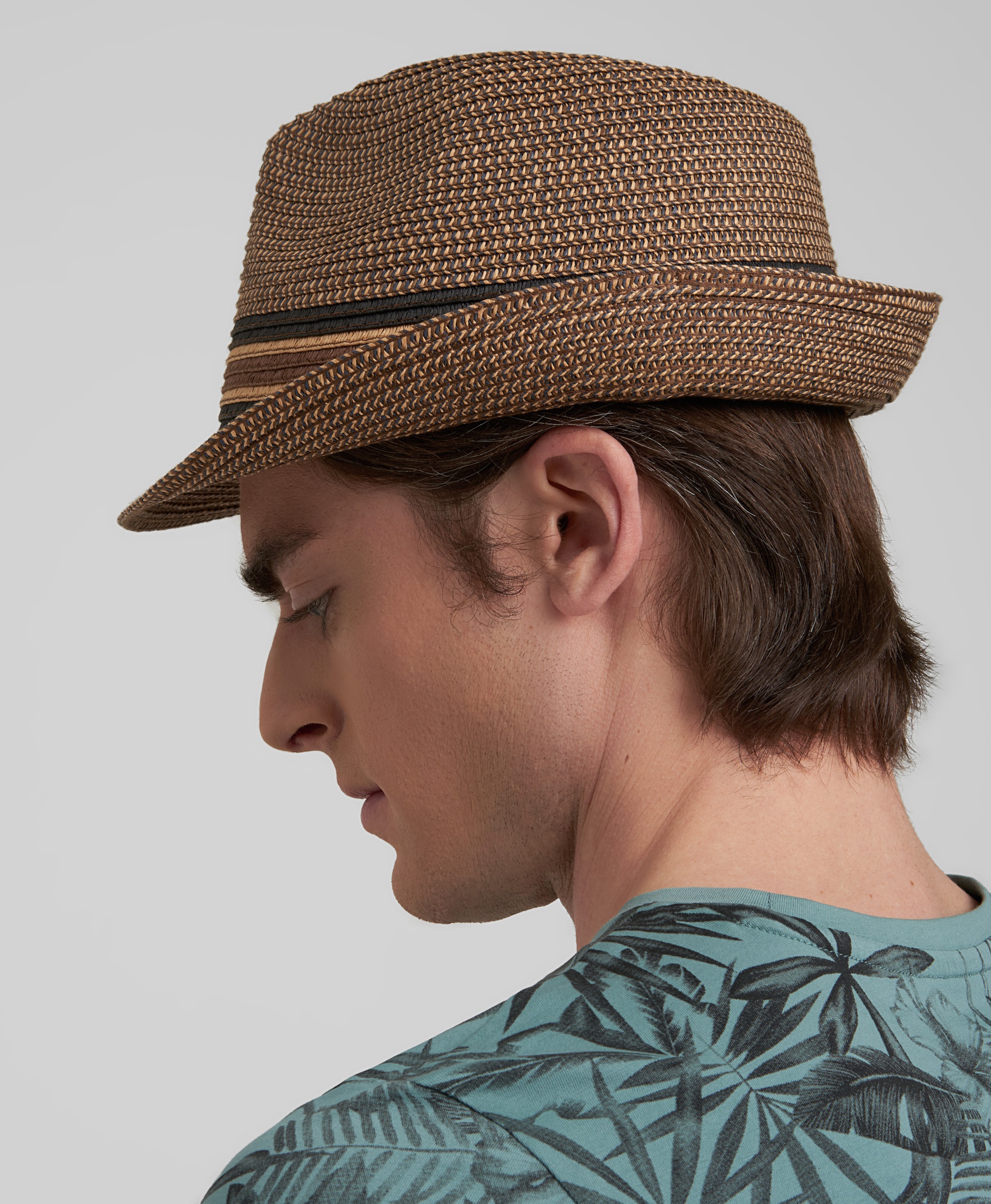 Шляпа-трилби плетёная