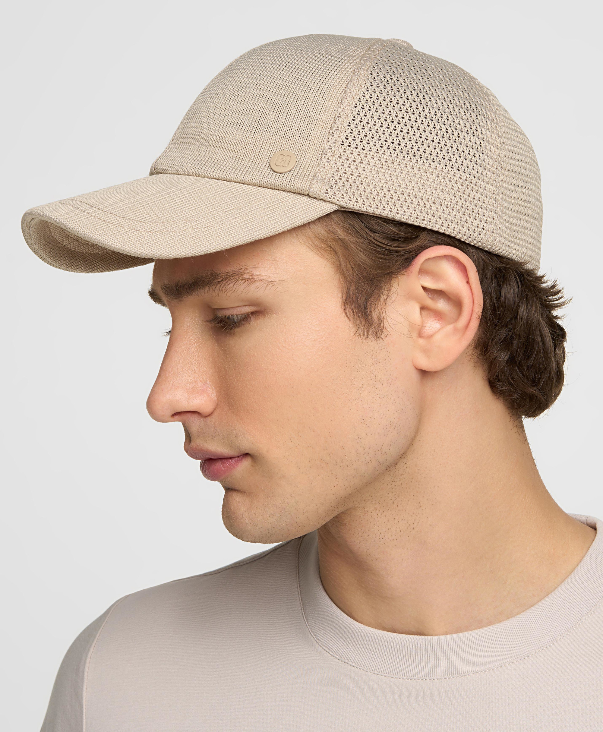 Бейсболка фактурная с имитацией вязки