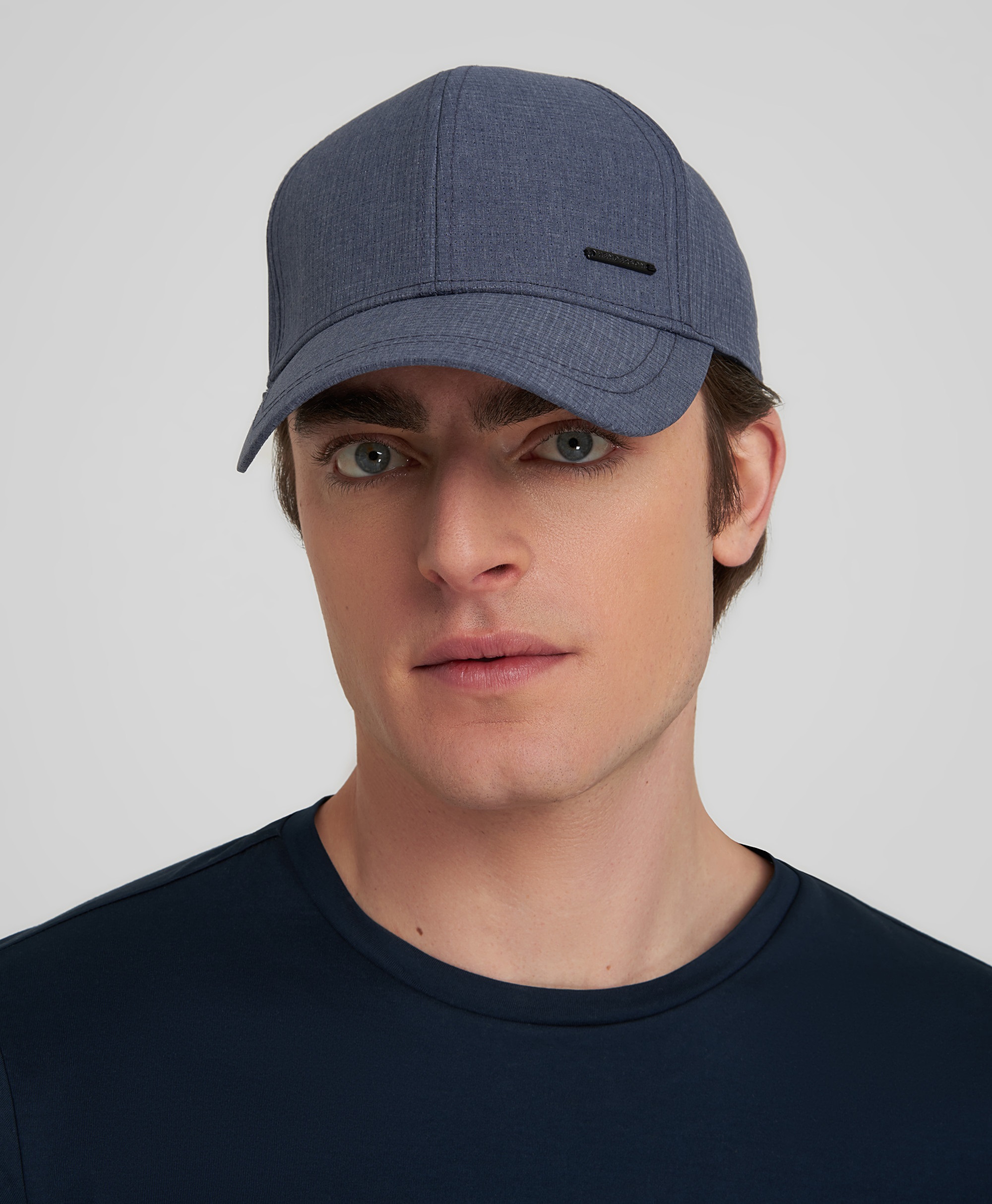 Бейсболка из перфорированной ткани