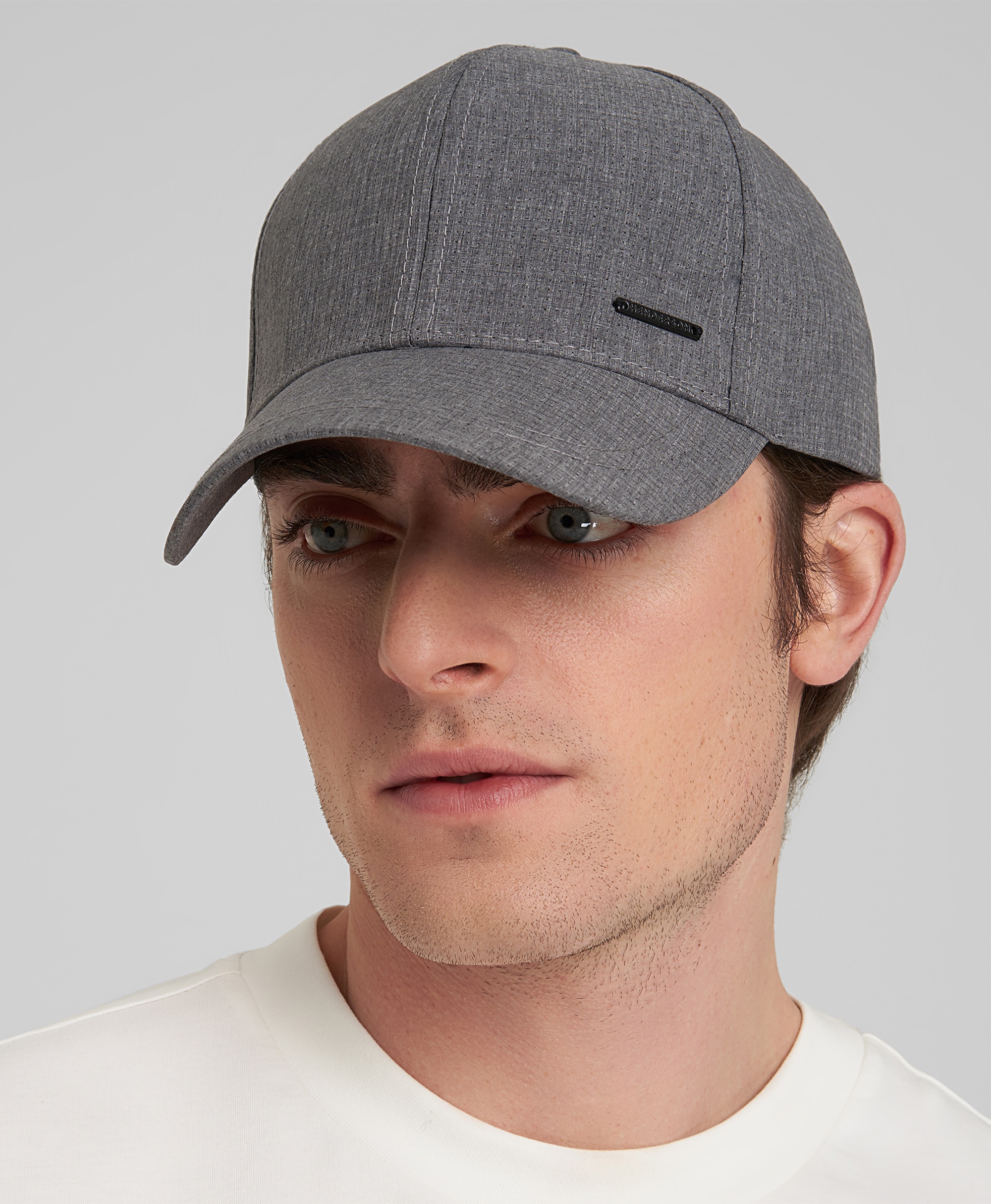 Бейсболка из перфорированной ткани