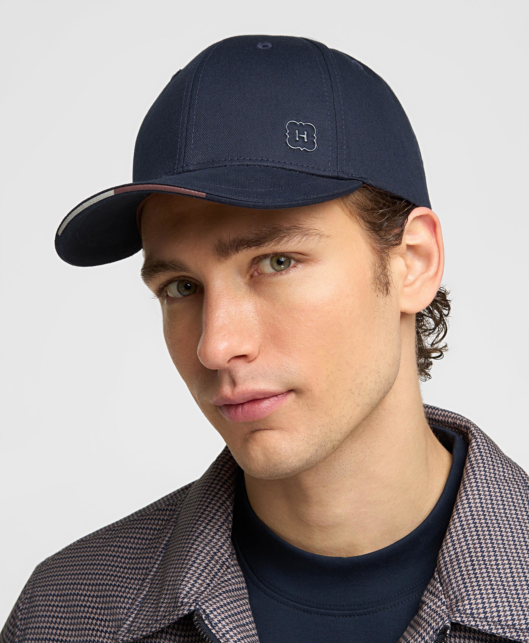 Бейсболка из твила