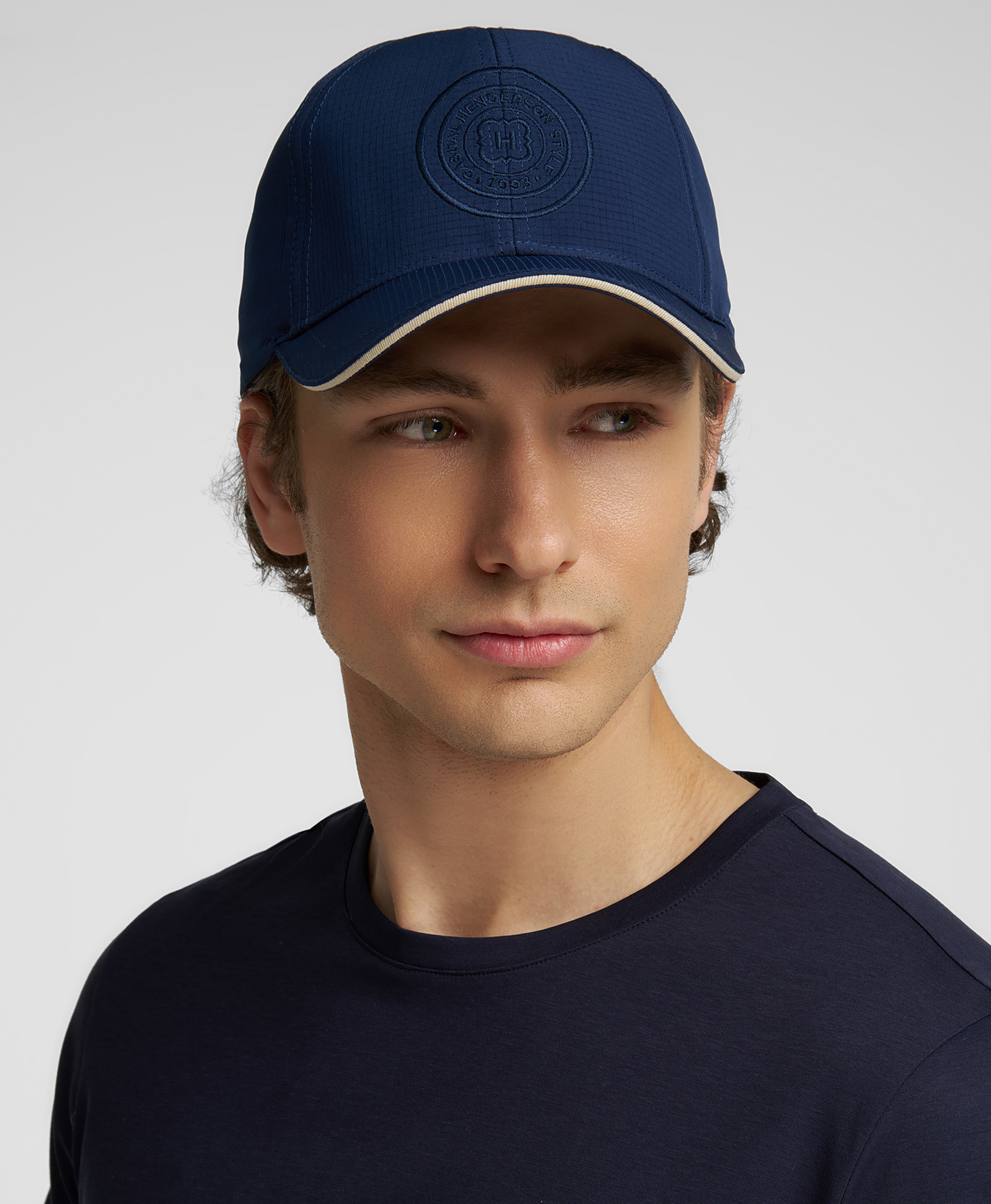 Бейсболка из перфорированной ткани