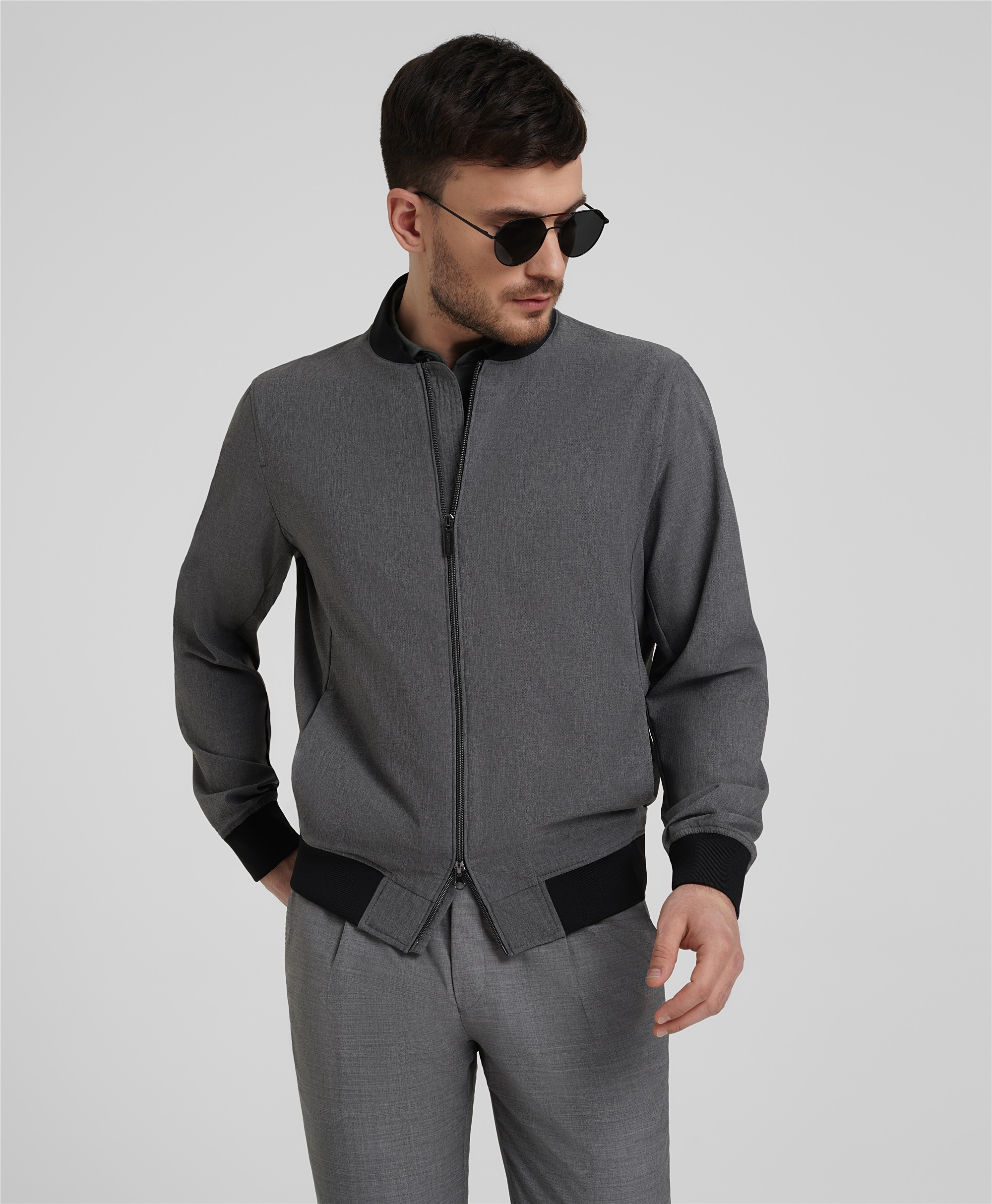 Куртка-бомбер из перфорированной ткани