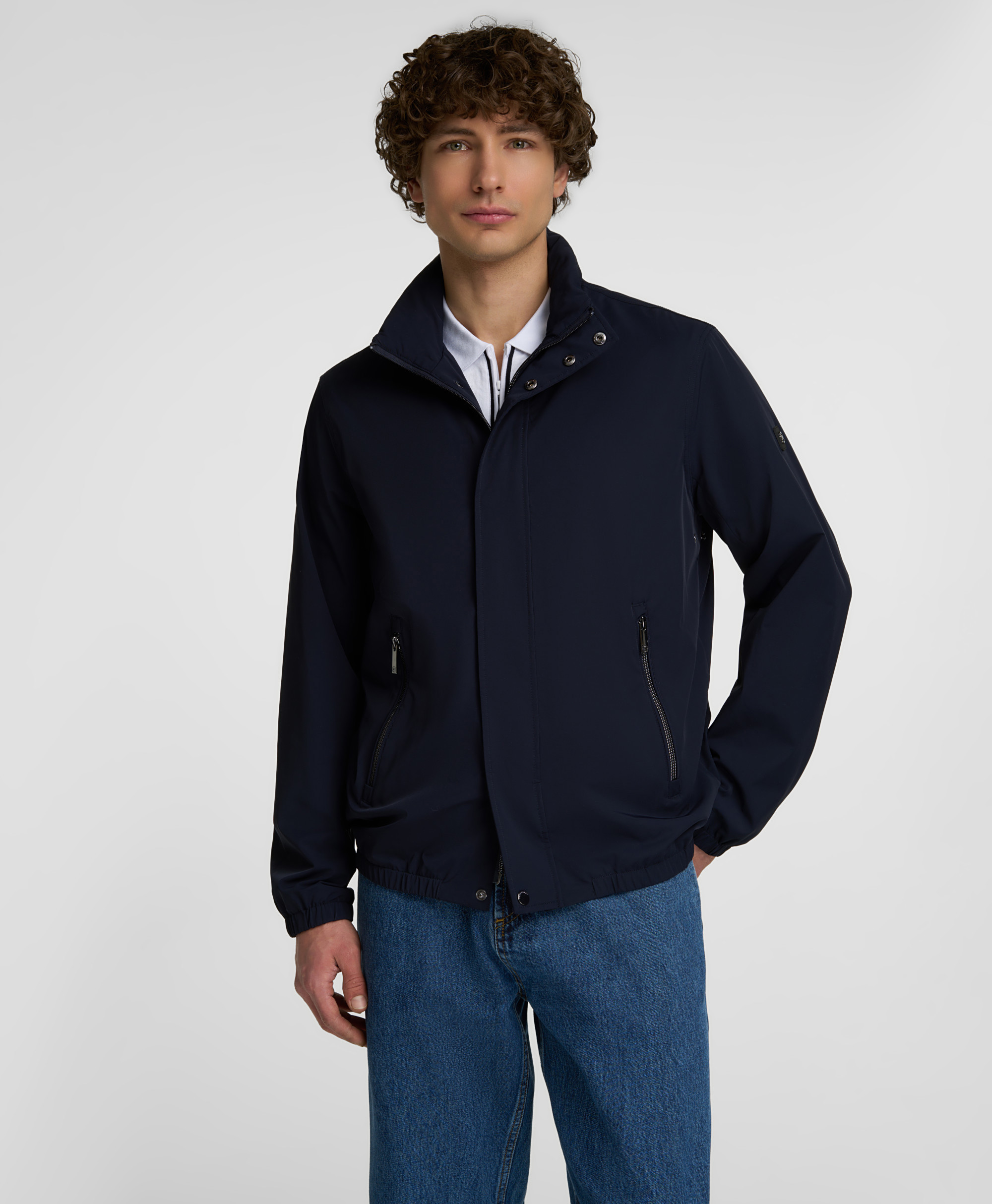 Куртка-ветровка с потайным капюшоном