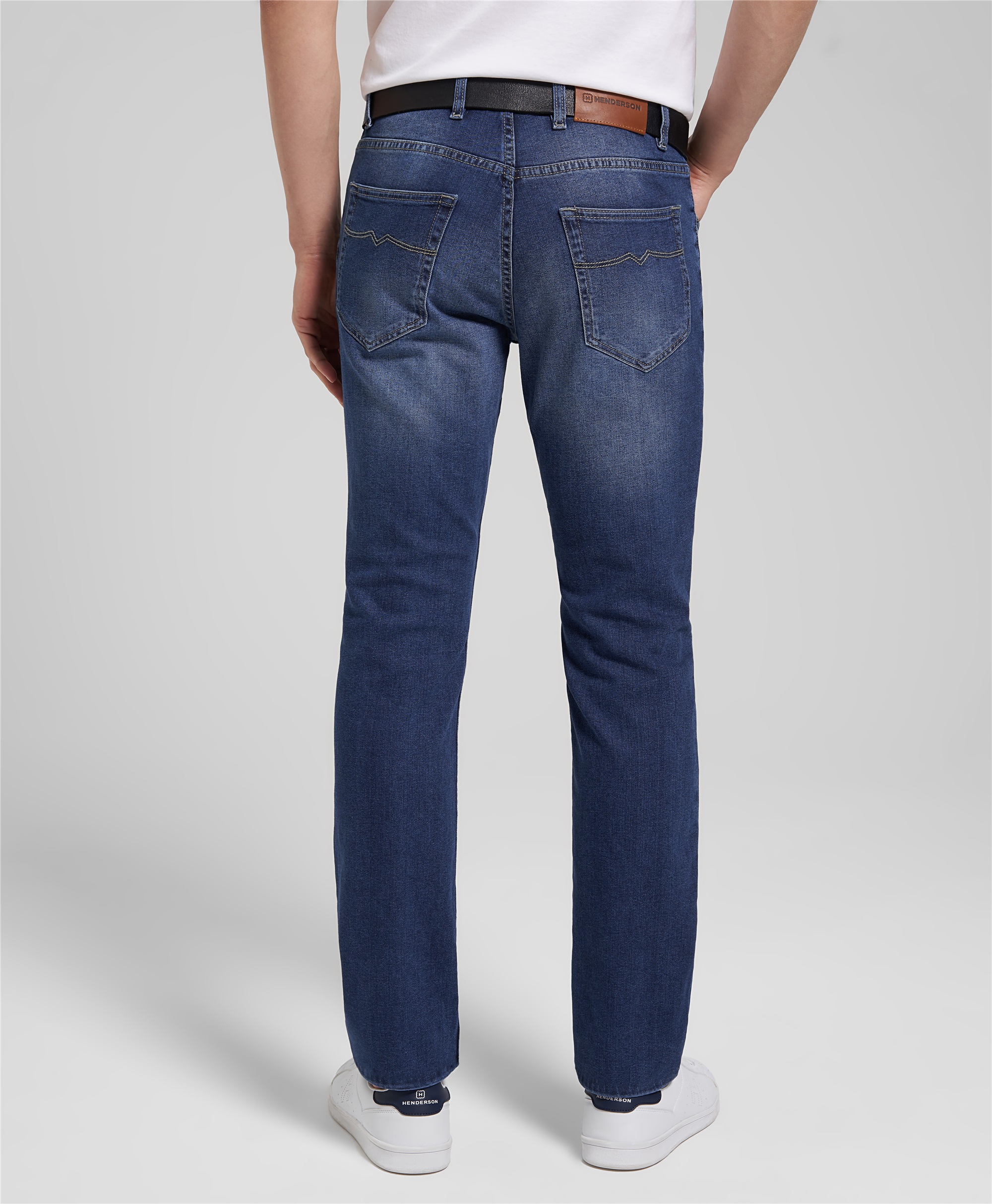 Джинсы 5 карманов, полуприлегающий силуэт