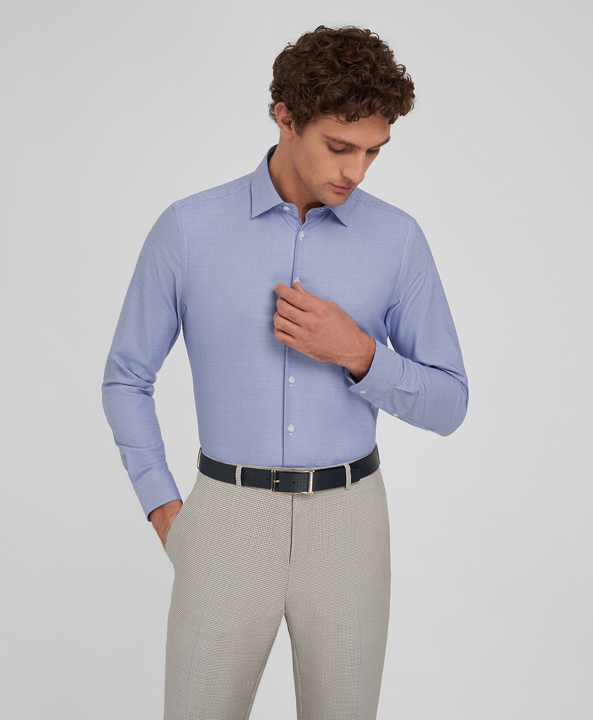 Рубашка хлопковая, легкая в уходе, полуприлегающий силуэт