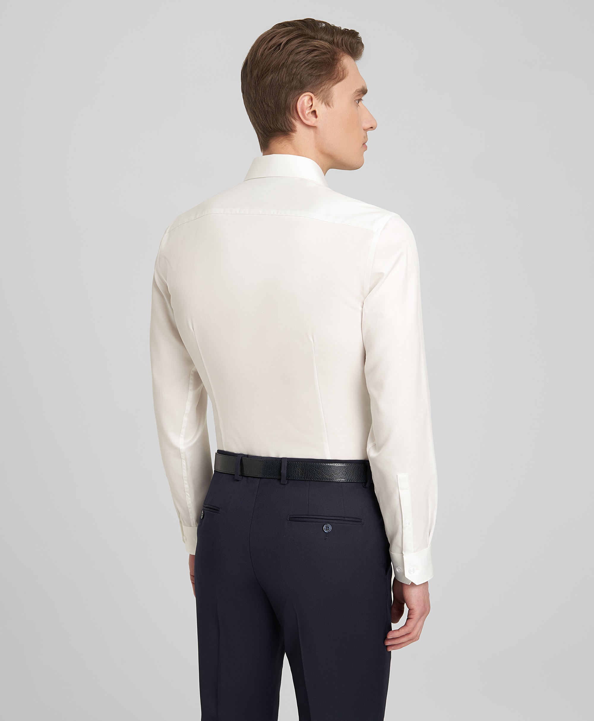 Рубашка хлопковая, легкая в уходе, прилегающий силуэт