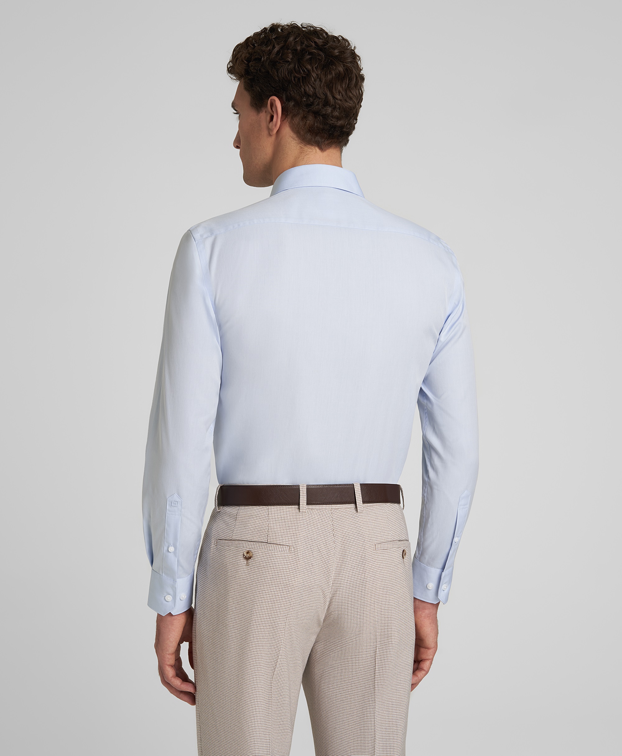 Рубашка прямого кроя из ткани премиального хлопка, лёгкая в уходе