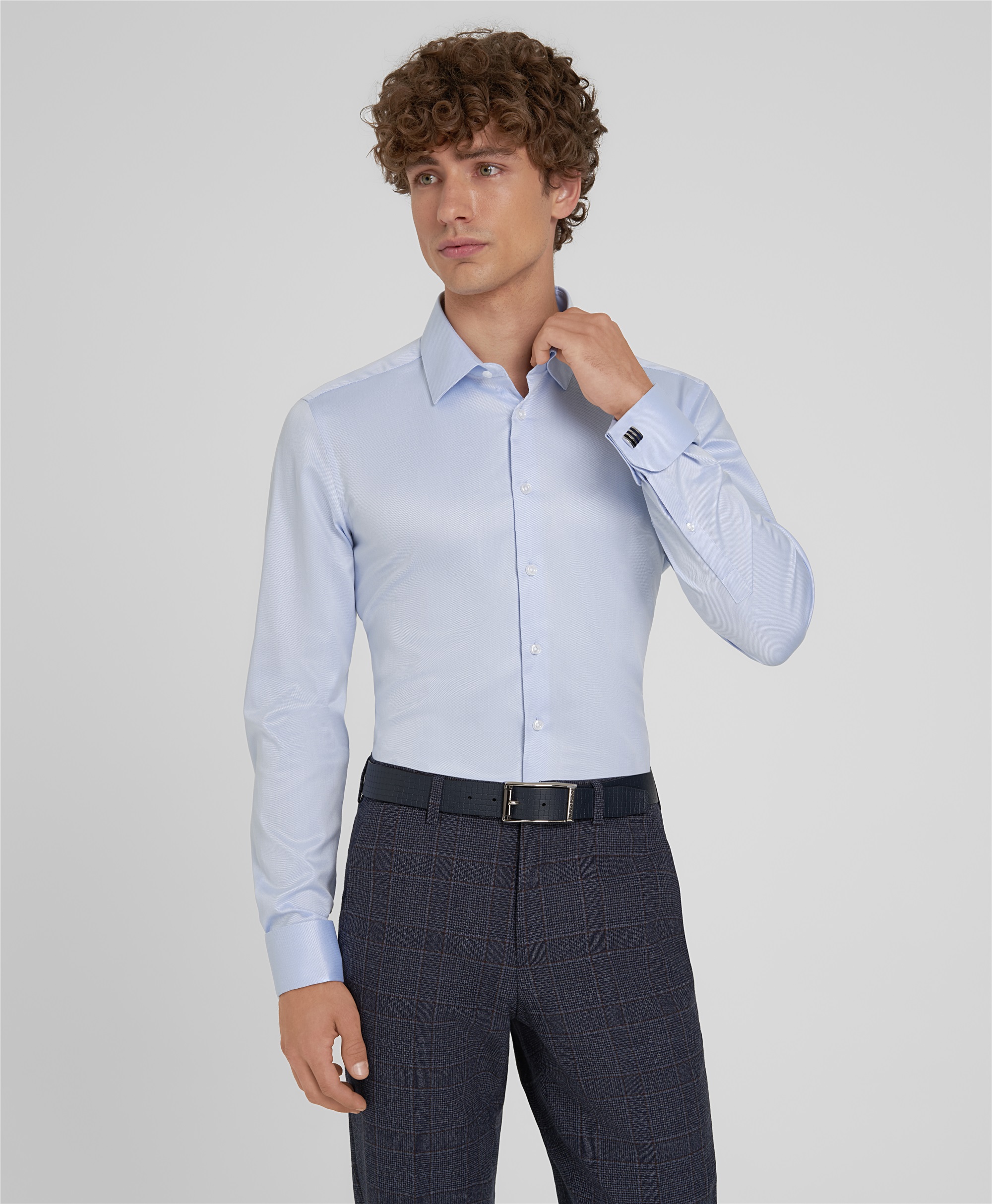 Рубашка хлопковая, легкая в уходе, прилегающий силуэт