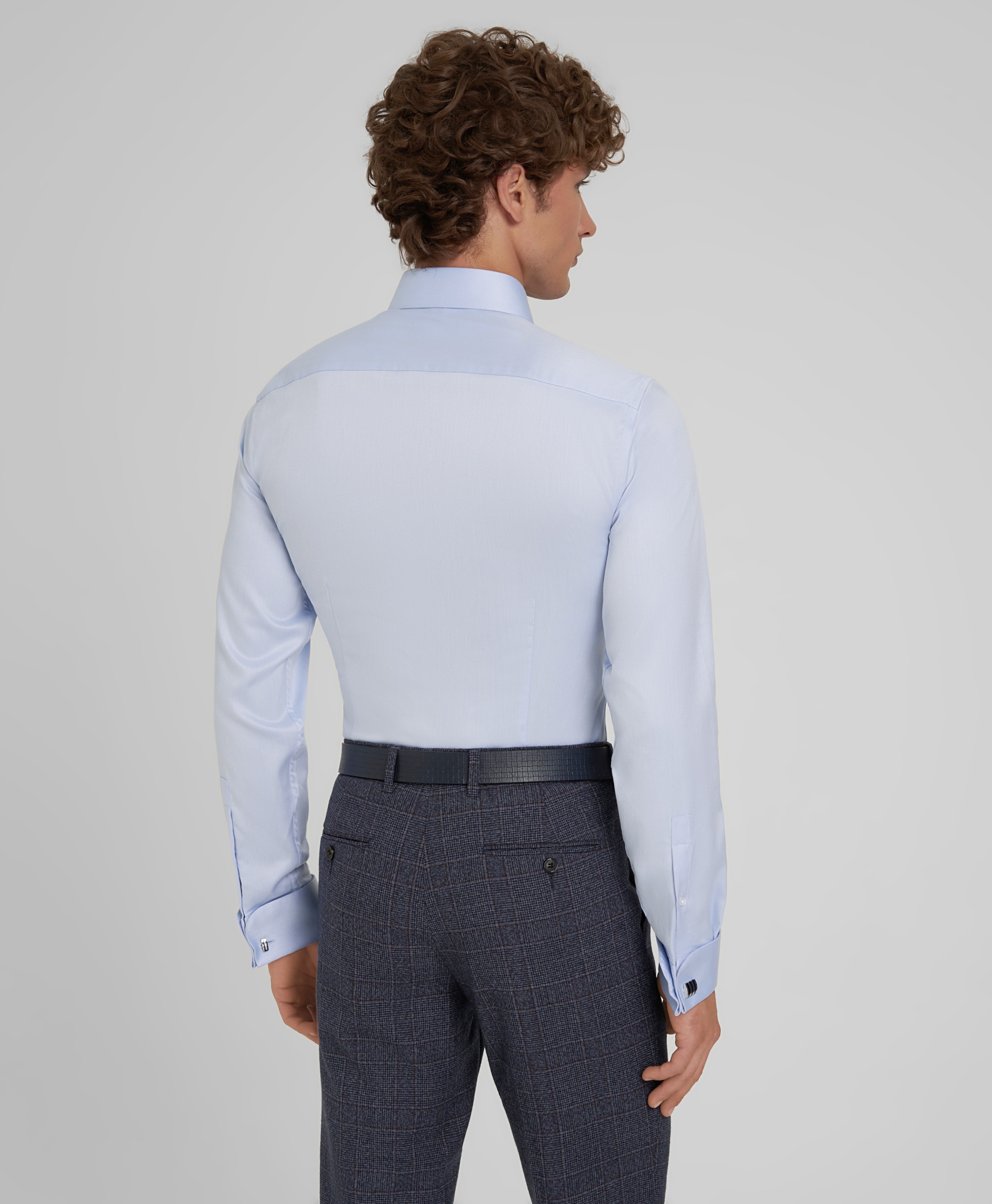 Рубашка хлопковая, легкая в уходе, прилегающий силуэт