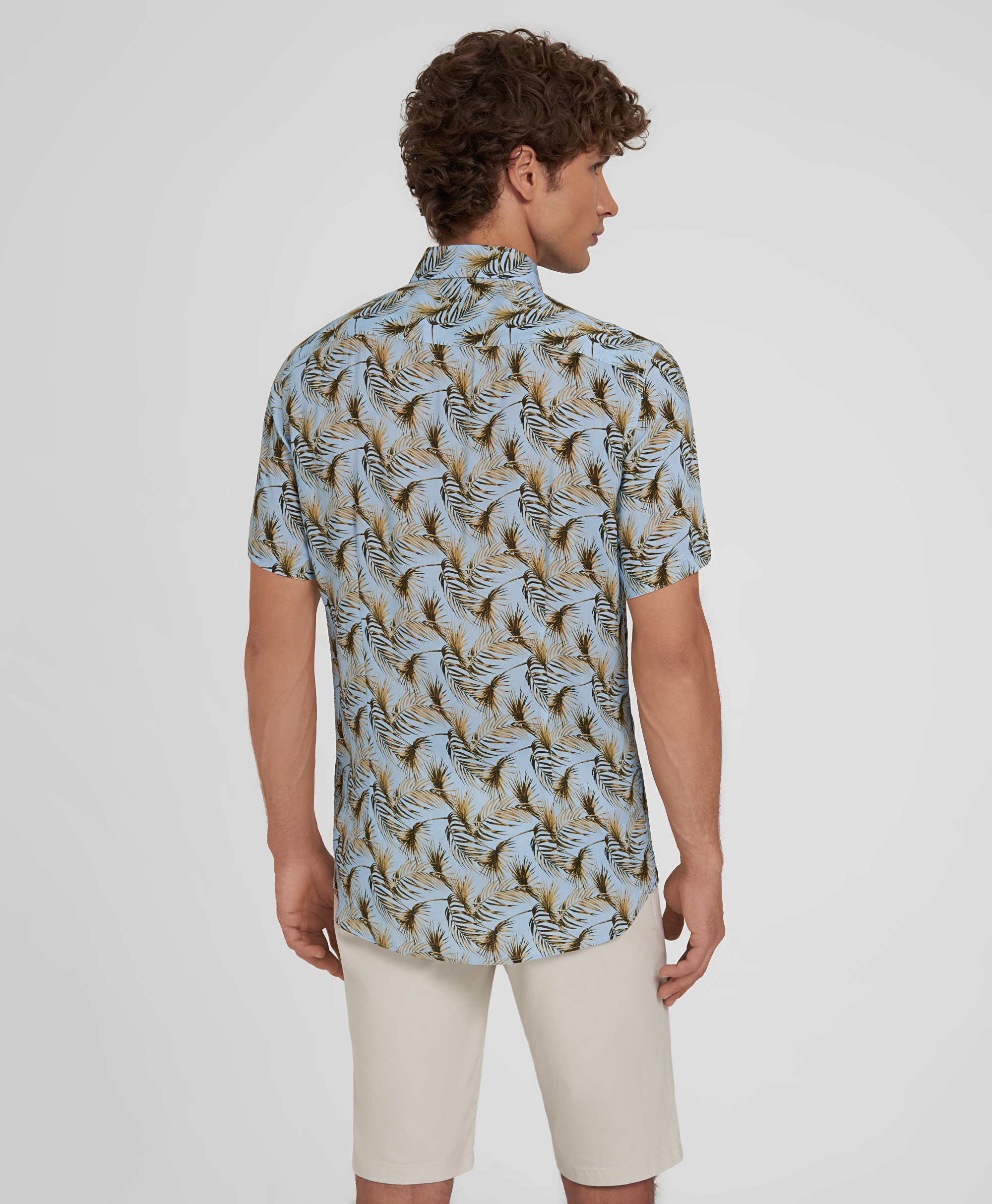 Рубашка из вискозы, прилегающий силуэт