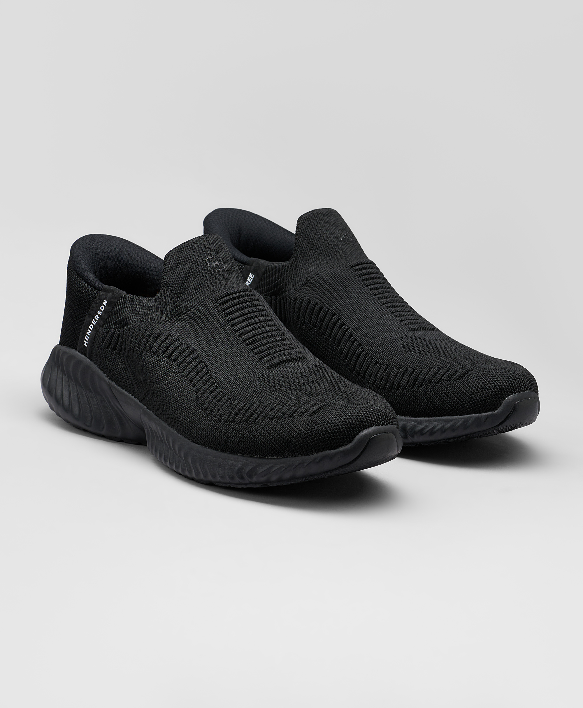 Кроссовки-слипоны текстильные