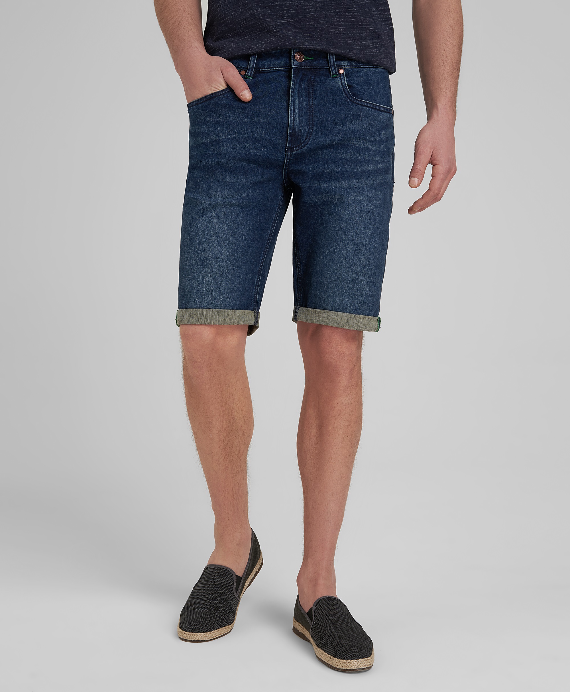 Шорты джинсовые прямого прилегания, с потертостями